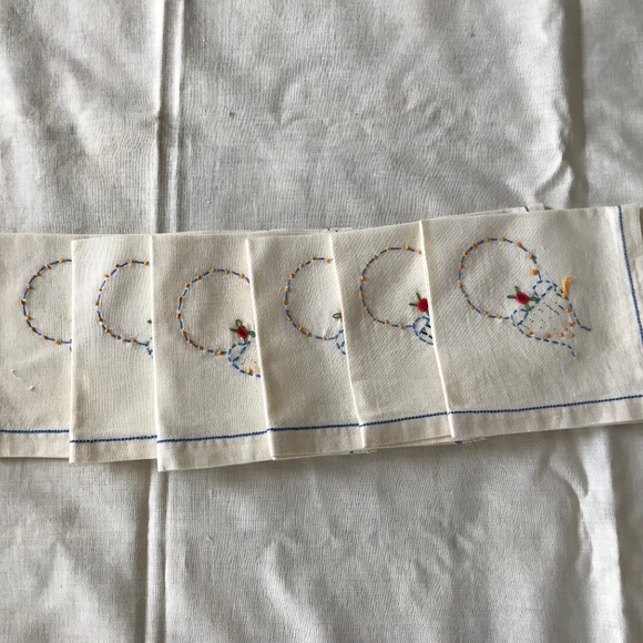 Vintage Linens - Picture 3 of 4